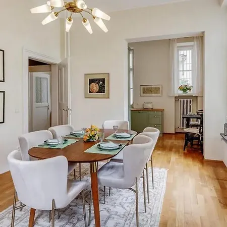 4bdr Close To Marienplatz Apartment- If You Want To Book, Please Contact On Wh-ats-app - 0034-635-518-216 !!!!