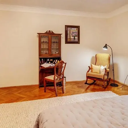 4bdr Close To Marienplatz Apartment- If You Want To Book, Please Contact On Wh-ats-app - 0034-635-518-216 !!!! *