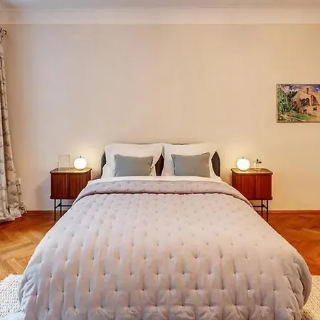 4bdr Close To Marienplatz Apartment- If You Want To Book, Please Contact On Wh-ats-app - 0034-635-518-216 !!!! Apartment