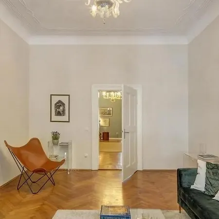 Apartment 4bdr Close To Marienplatz Apartment- If You Want To Book, Please Contact On Wh-ats-app - 0034-635-518-216 !!!! München